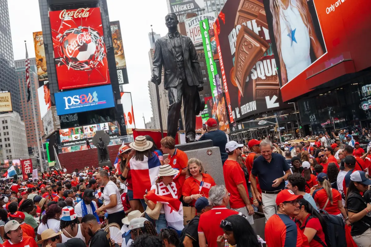Aficionados panameños celebran en Times Square, Agencia EFE
