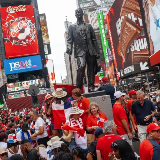 Aficionados panameños celebran en Times Square ,Agencia EFE