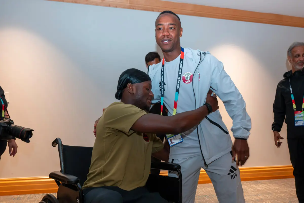 Koné, de Canadá, recibió la visita del futbolista de Catar que lo lesionó en el Mundial 2026, EFE