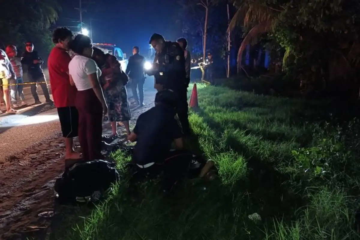 El cadáver fue hallado a un costado de la carretera en Escuintla., Bomberos Municipales Departamentales