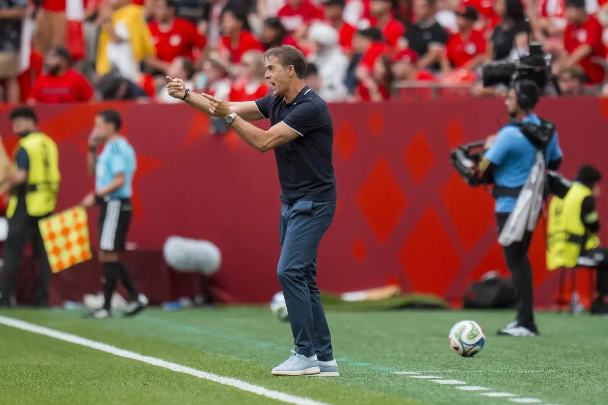 El seleccionador de Catar Julen Lopetegui durante uno de los juegos del Mundial 2026., EFE