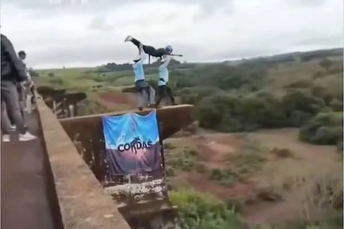 Joven lanzada desde puente sin cuerdas, Captura de video