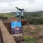 Joven lanzada desde puente sin cuerdas ,Captura de video