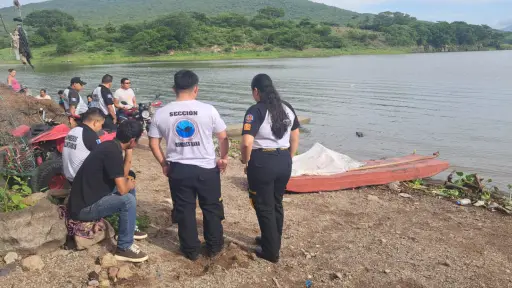 El área donde se realizó el rescate del cuerpo de una persona en la Laguna de Atescatempa. ,Bomberos Voluntarios