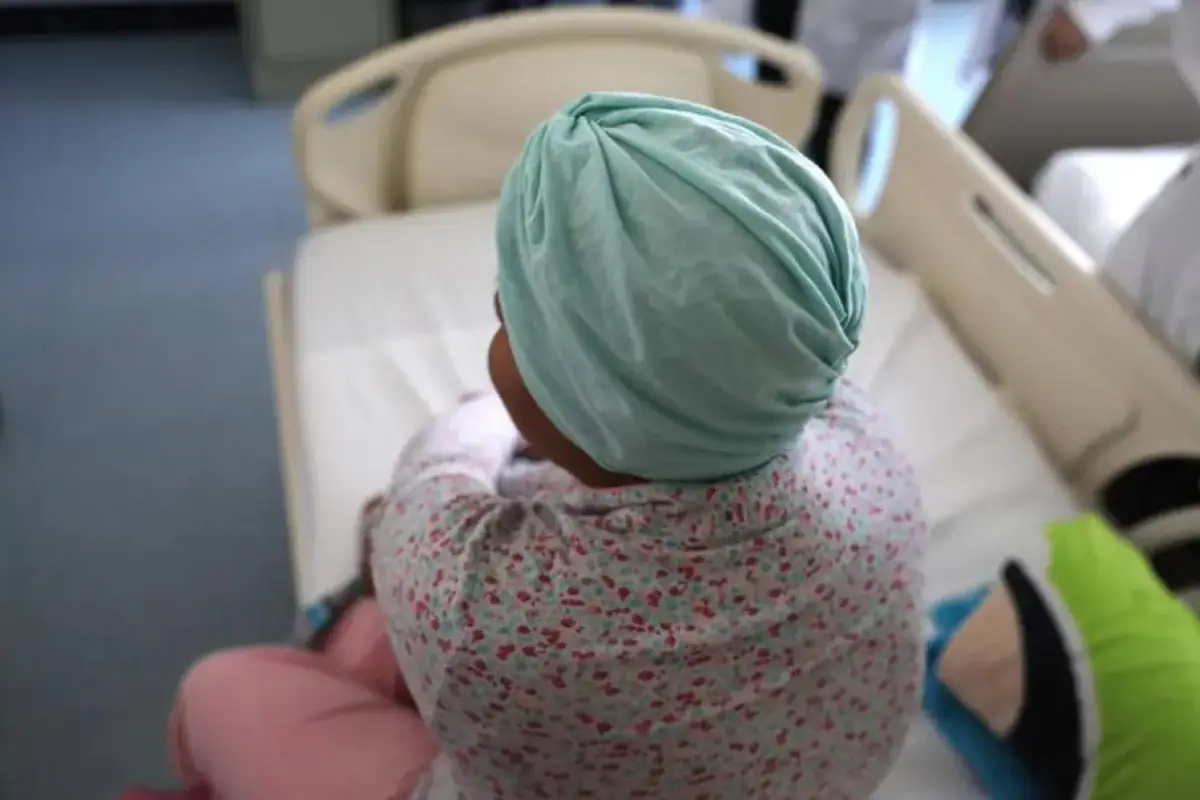 Un paciente con cáncer se encuentra en una cama de hospital., Archivo: EFE