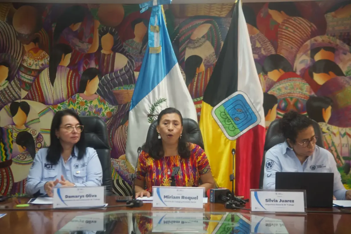 La ministra de Trabajo, Miriam Roquel, y otras autoridades de la cartera brindan conferencia para informar acciones de verificación por pago del Bono 14., Omar Solís/Emisoras Unidas