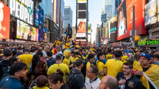 Ecuador tiñe de amarillo Times Square antes de su duelo decisivo contra Alemania