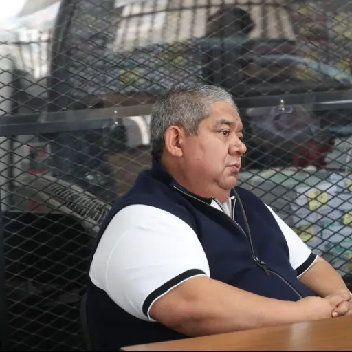 Luis Gómez, ex vicepresidente de la Asociación de Empresarios de Autobuses Urbanos (AEAU), en audiencia en el Juzgado de Extinción de Dominio el 25 de junio de 2026. ,Omar Solís/Emisoras Unidas