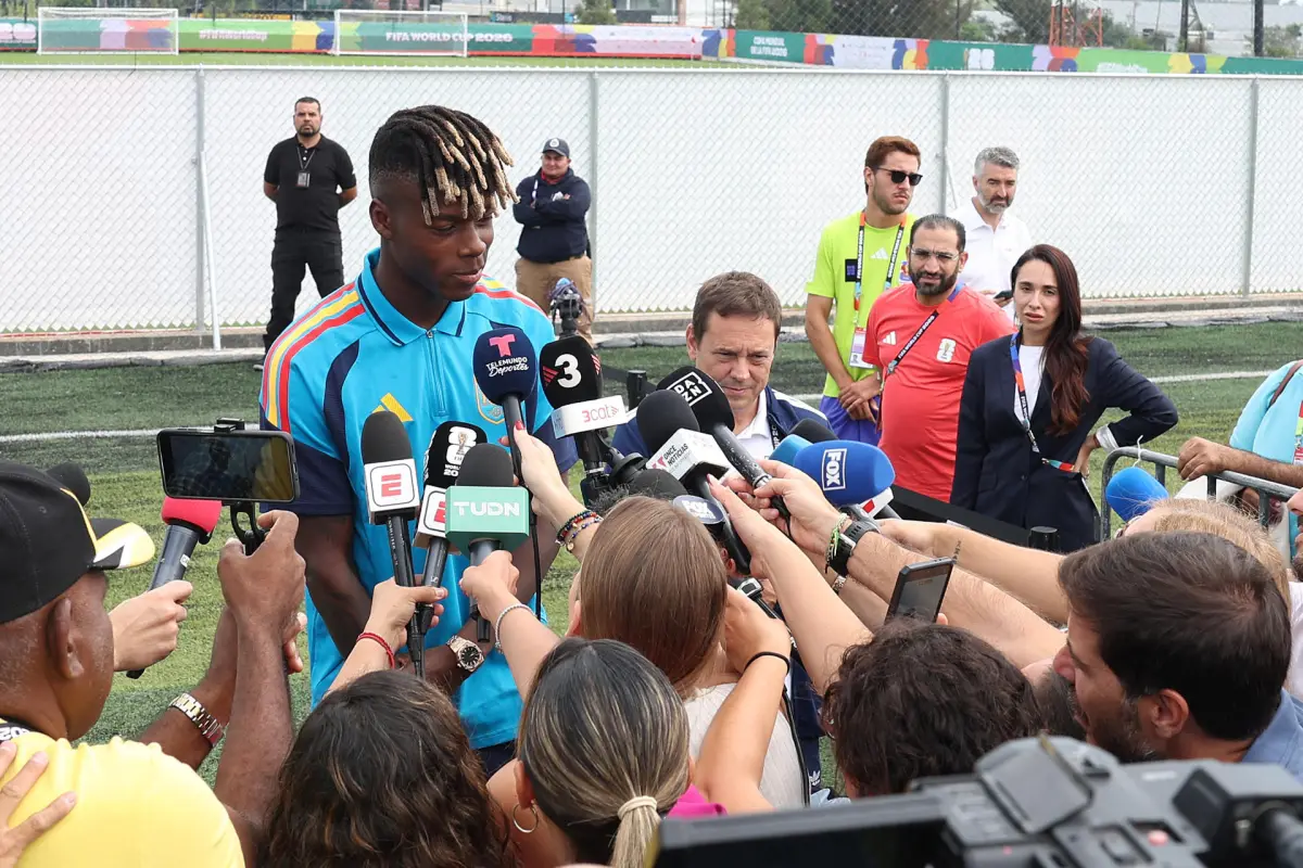 Nico Williams atendió a medios de comunicación previo al juego contra Uruguay, EFE