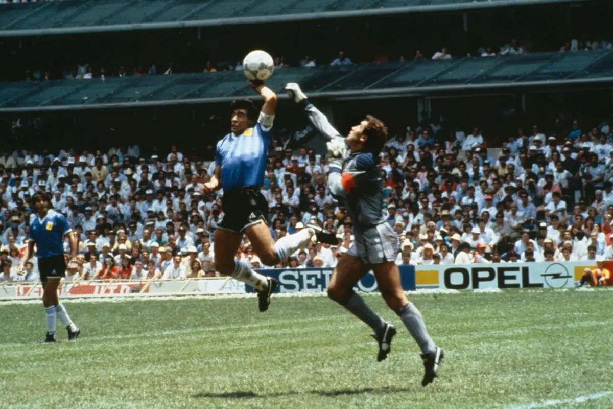 Diego Maradona y su histórico gol llamado "la mano De Dios", FIFA