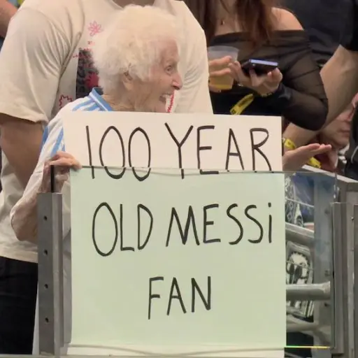La historia de la fan de Messi de 100 años que se hizo viral. ,Redes sociales. 