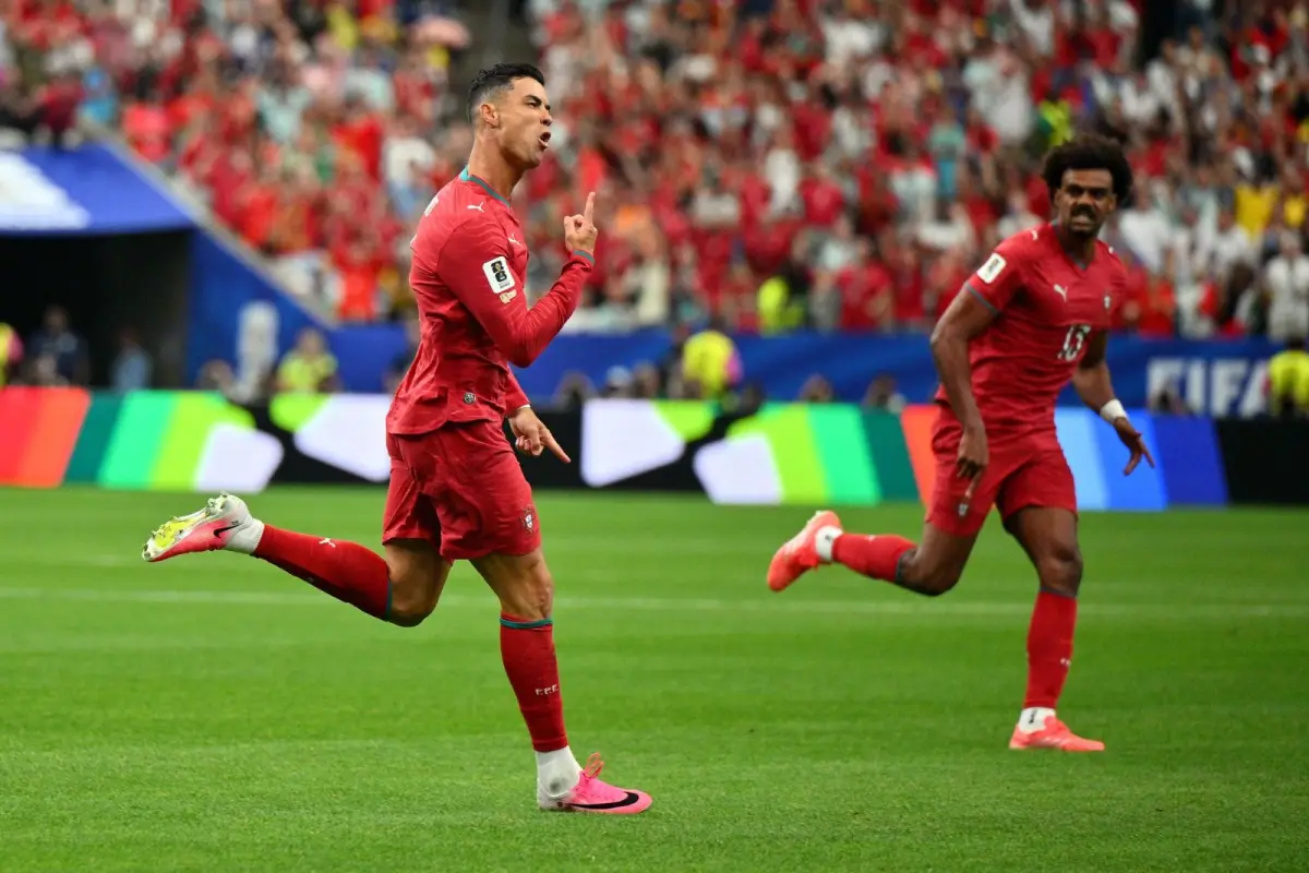 Cristiano Ronaldo celebra uno de sus goles ante Uzbekistán., EFE