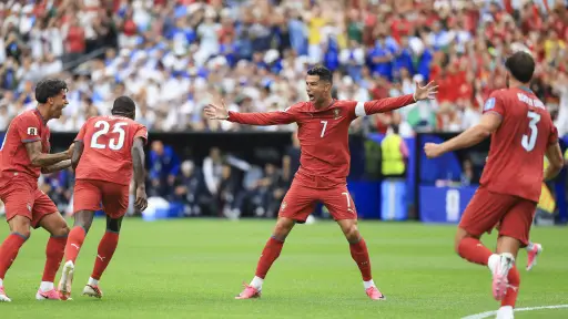 Cristiano Ronaldo responde a las críticas con un doblete y un mensaje desafiante