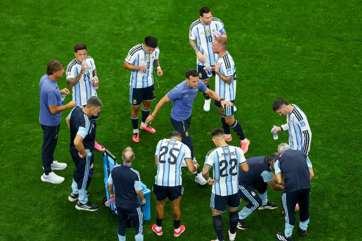 Infantino aseguró que las pausas de hidratación son “son iguales para todos”, EFE