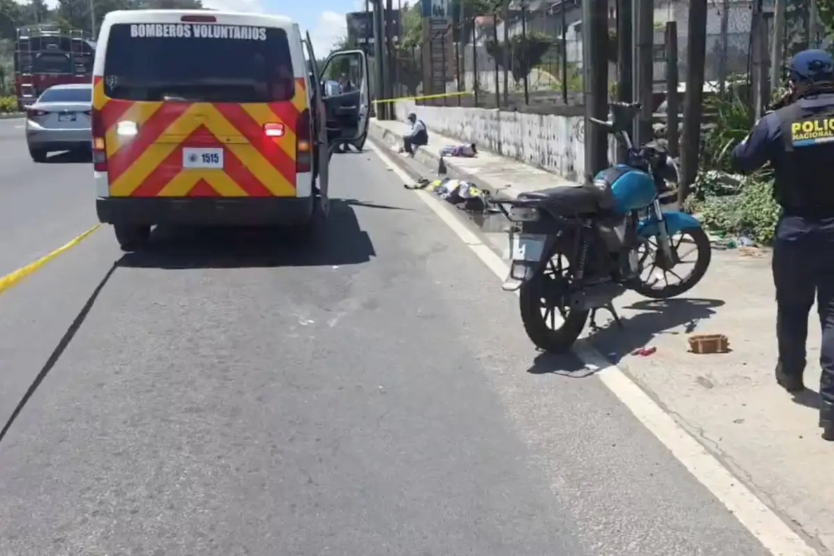 Área donde falleció una mujer que conducía una motocicleta en Km. 15 de ruta al Pacífico., PMT de Villa Nueva
