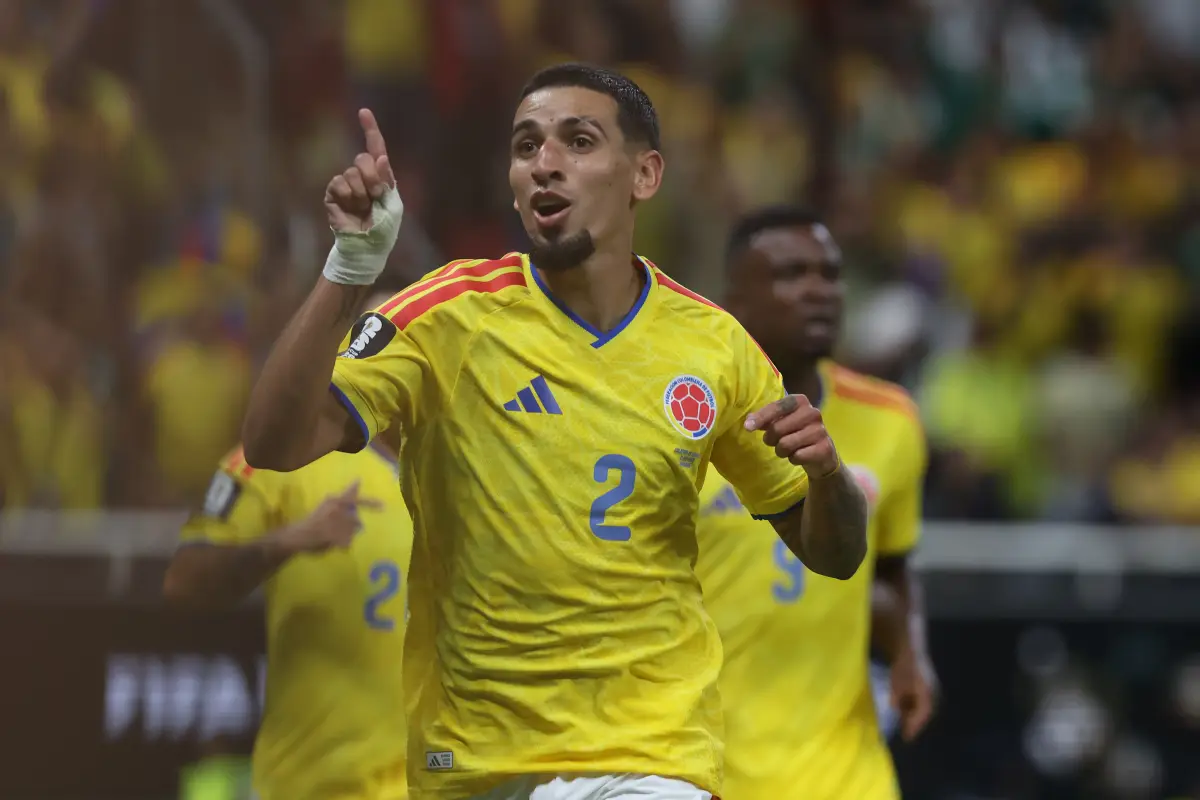 Colombia festejando gol ante República Democrática del Congo 