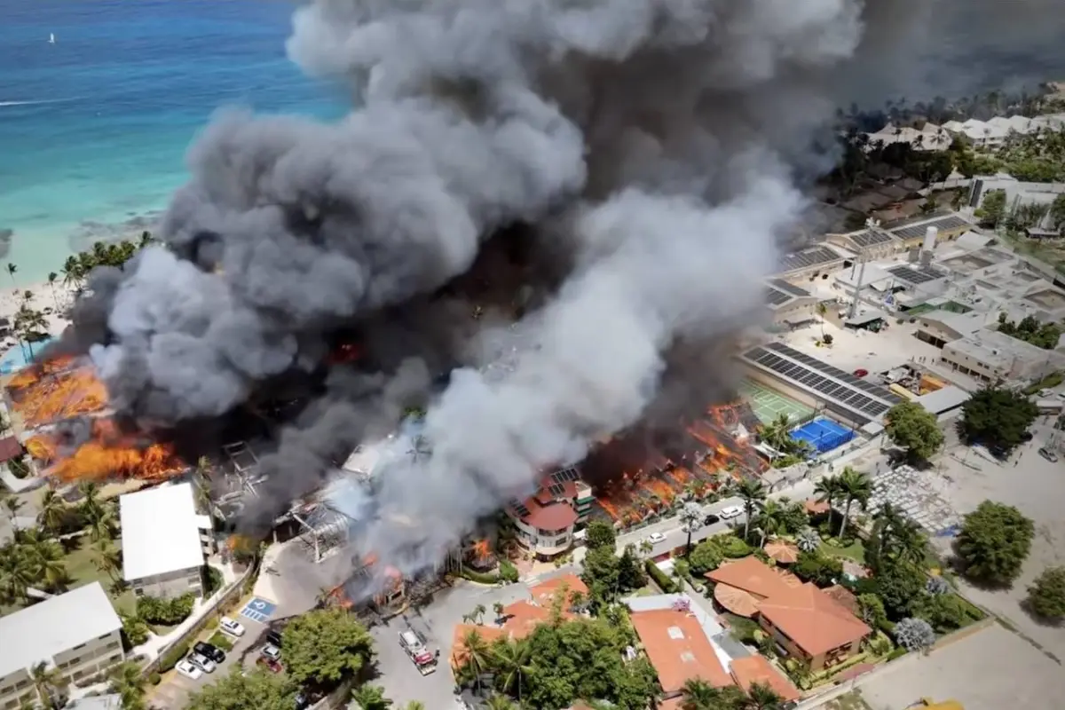 Una turista italiana fallece en incendio que destruyó parte de un hotel en República Dominicana., Captura de pantalla video de Instagram.