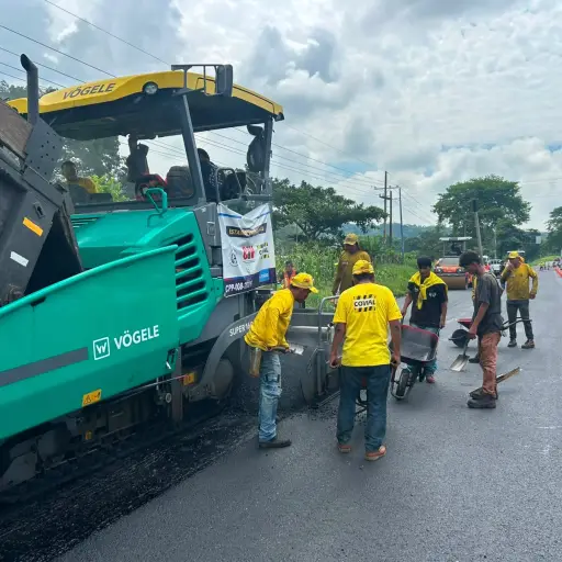 Covial realiza trabajos similares en el km 67.7 de la carretera CA-2-Occidente, en el departamento de Escuintla. ,COVIAL-CIV.