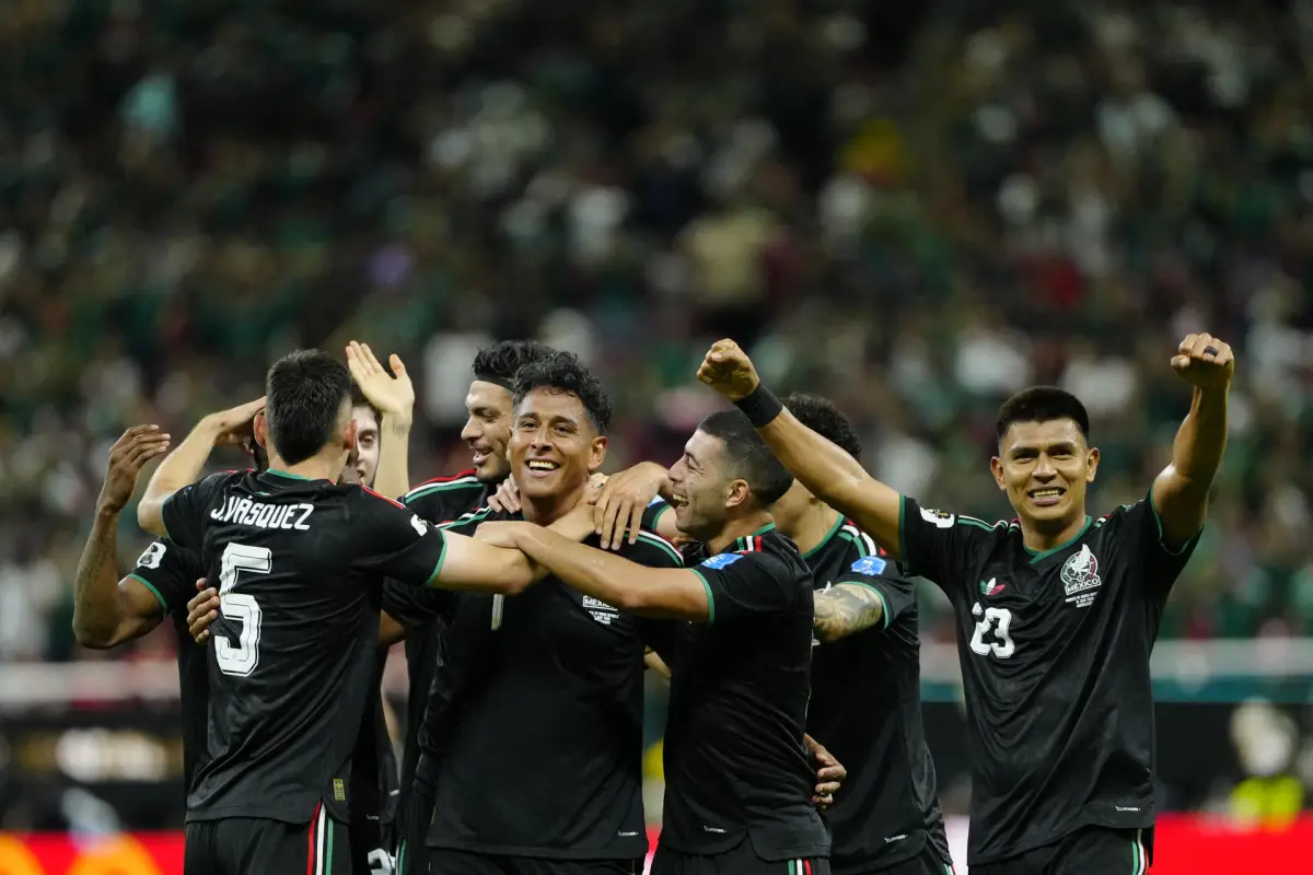Jugadores de México celebran un gol de Luis Romo en el duelo entre México y Corea del Sur., EFE