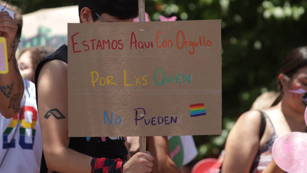 Impiden el ingreso de la marcha del orgullo a la Antigua Guatemala | Alex Meoño