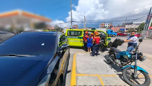 Automovilista resulta herido al ser impactado por presunta bala perdida en la Aguilar Batres