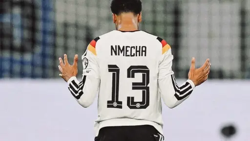 Mundial 2026: Figura de Alemania causa sensación por llevar la Biblia y orar junto a sus adversarios