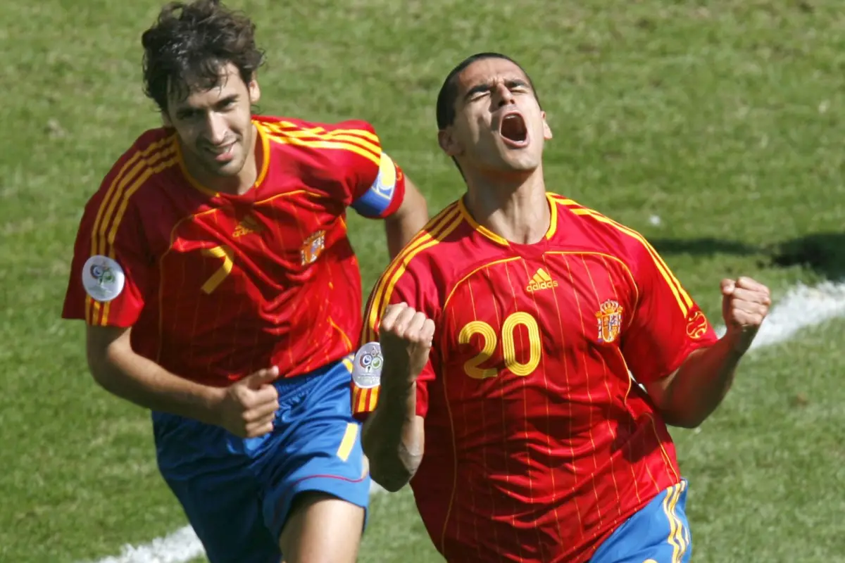 Juanito, junto a Raúl, tras su gol a Arabia Saudita en el Mundial de Alemania 2006, EFE
