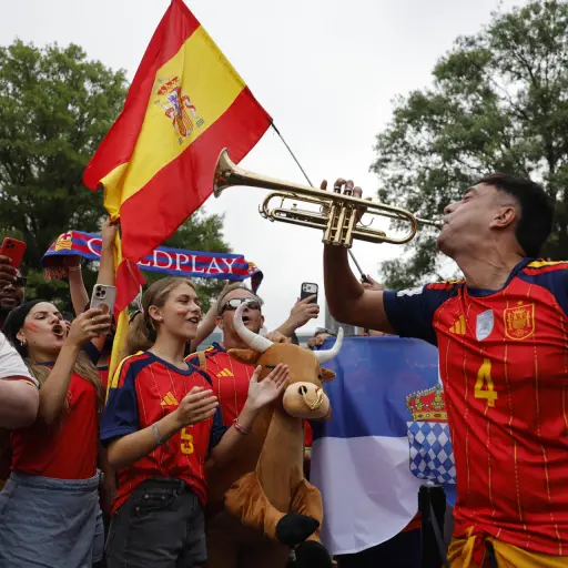 El trompetista Sete Fernández anima a la selección española. El legado de Manolo, sigue sonando. ,EFE