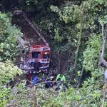 Autobús se accidenta en barranco del Molino de El Tesorot