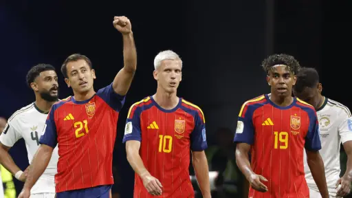 Captan dormido a campeón del mundo durante la goleada de España sobre Arabia Saudita