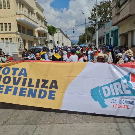 Jóvenes y campesinos marchan por la zona 1 para pedir por la USAC. ,Alex Meoño 