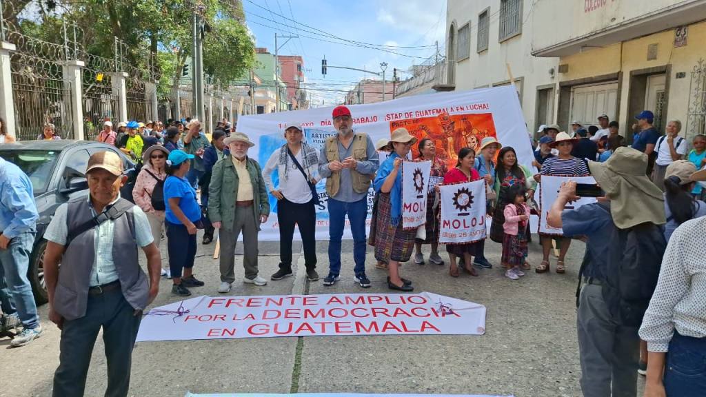 Marchan en defensa de la USAC y en contra de la corrupción | Alex Meoño
