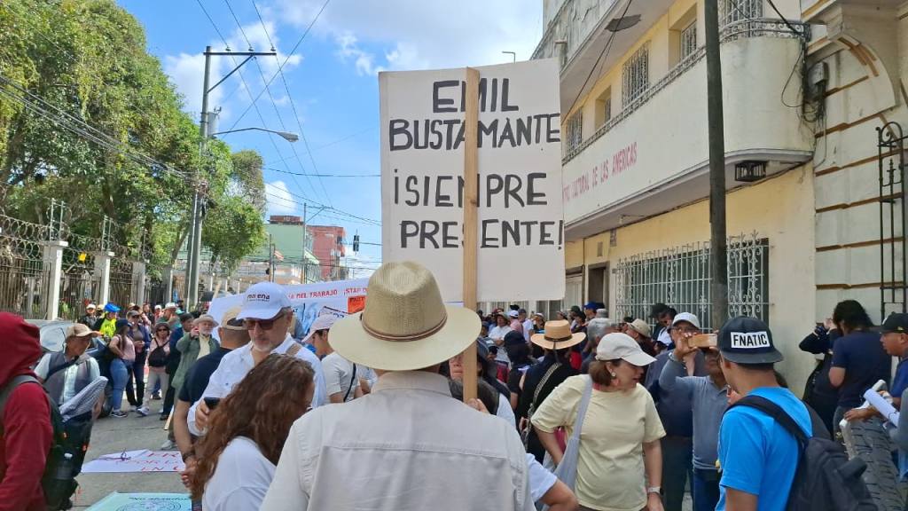 Marchan en defensa de la USAC y en contra de la corrupción | Alex Meoño