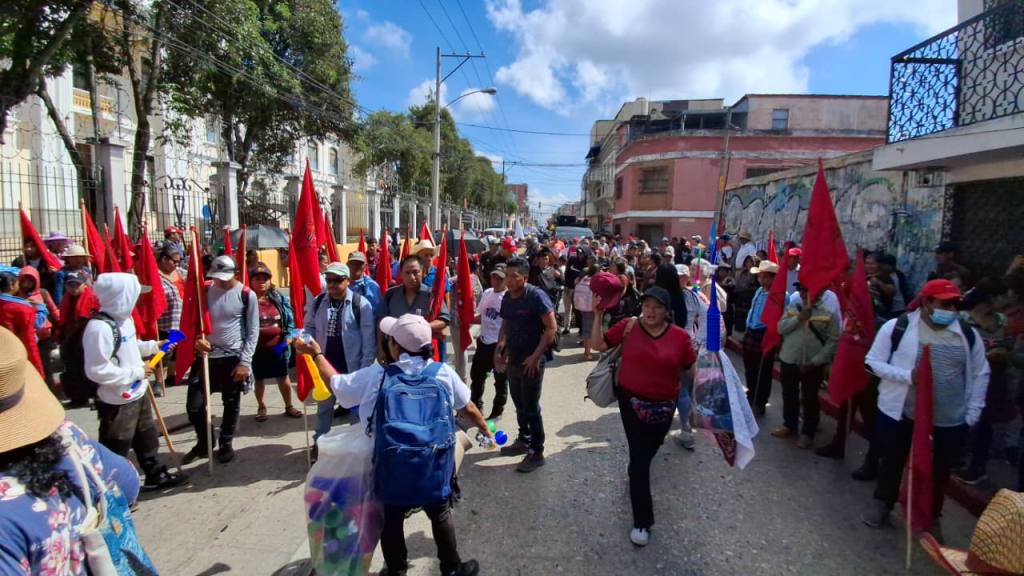 Marchan en defensa de la USAC y en contra de la corrupción | Alex Meoño