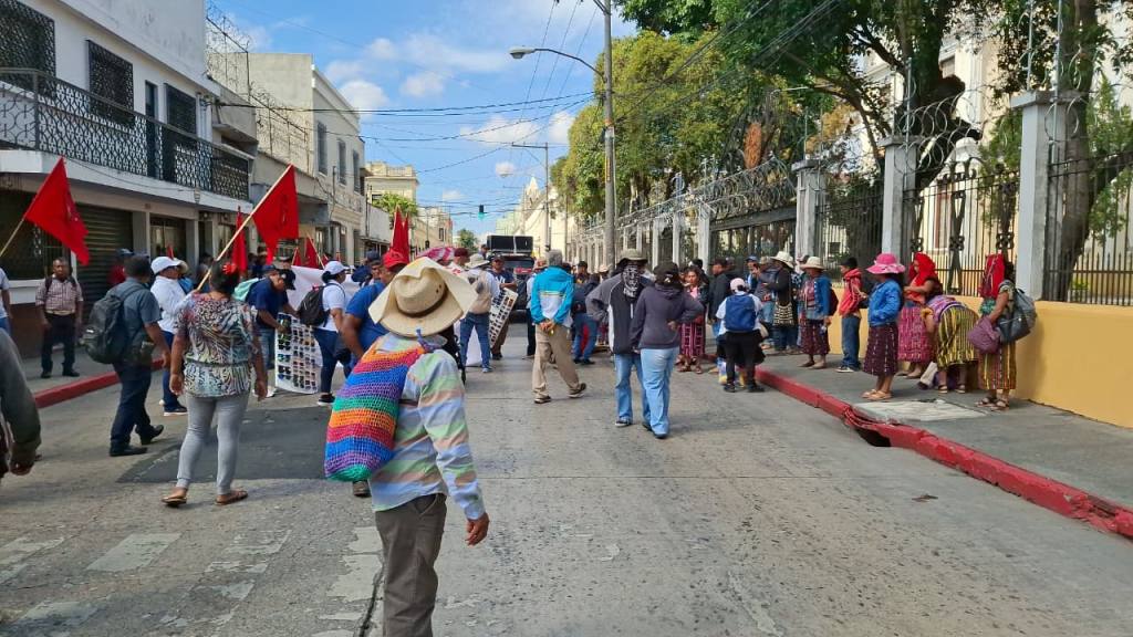 Marchan en defensa de la USAC y en contra de la corrupción | Alex Meoño