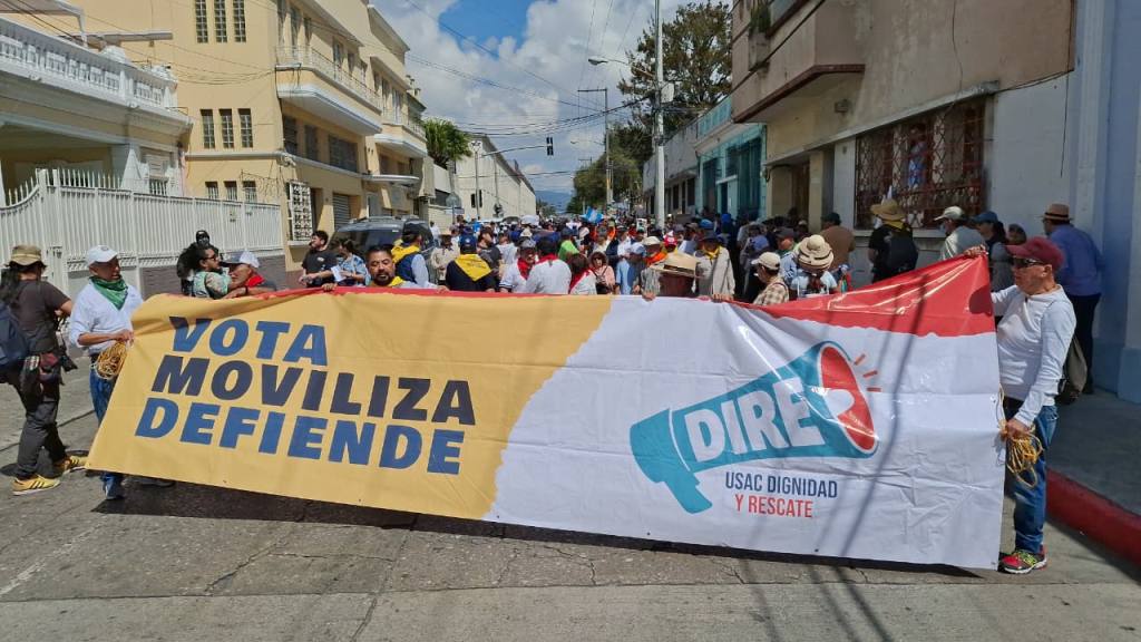 Marchan en defensa de la USAC y en contra de la corrupción | Alex Meoño