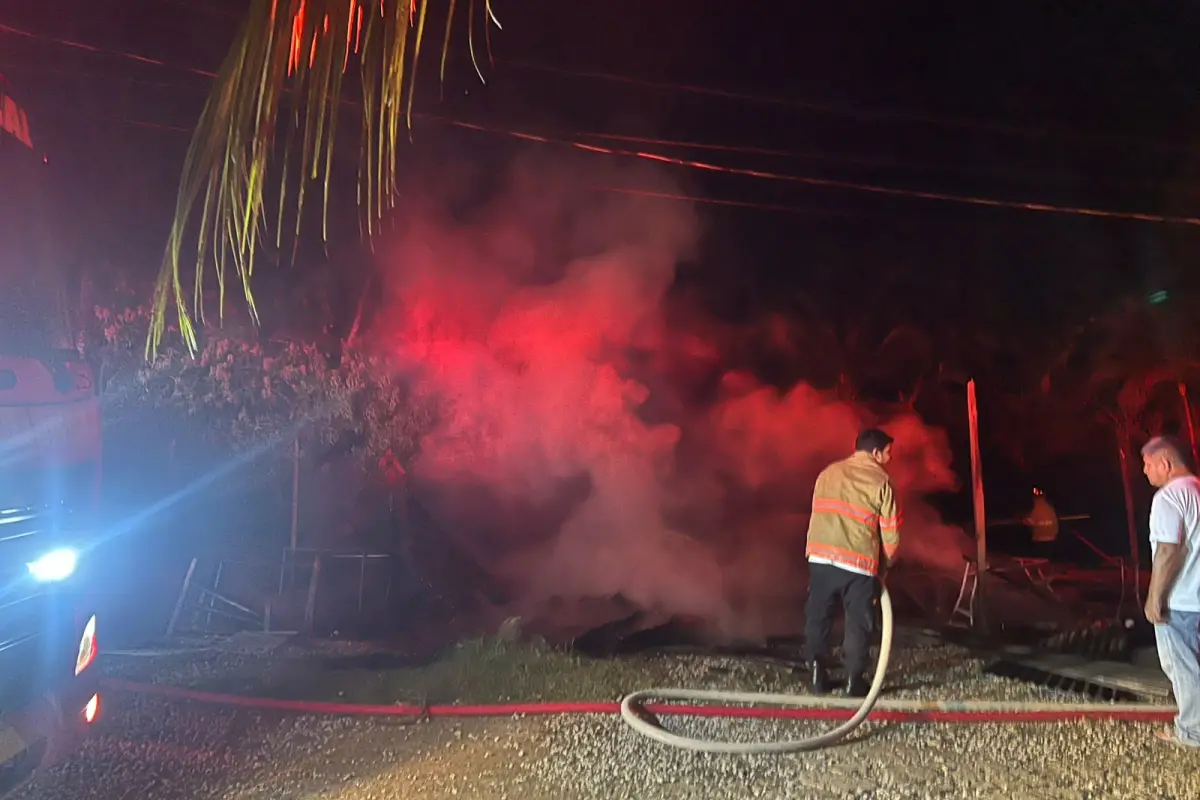 El incendio no dejó personas heridas., Bomberos Voluntarios.