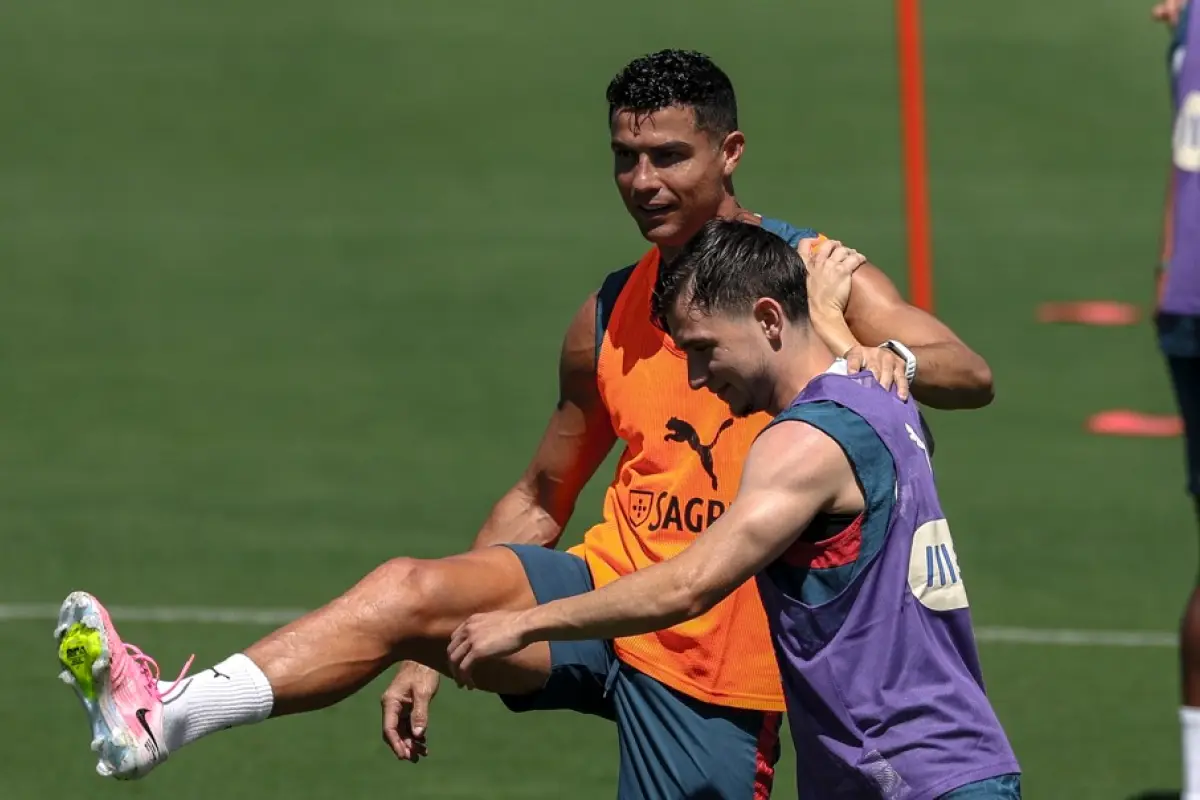 Francisco Conceiçao y Cristiano Ronaldo en entreno de Portugal