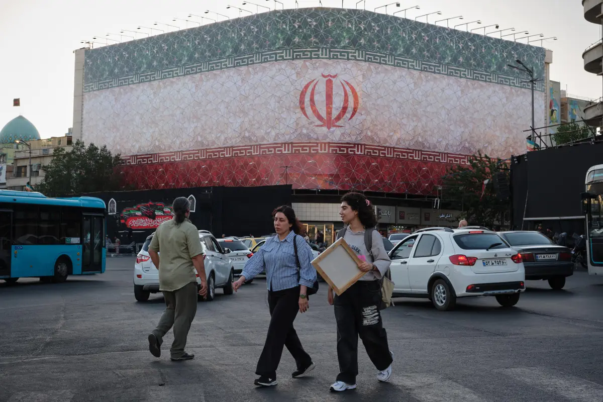 Imagen reciente de las calles de Teherán,  Los iraníes recibieron con alivio el anuncio del acuerdo entre Irán y Estados Unidos para poner fin a la guerra que ahora está en peligro