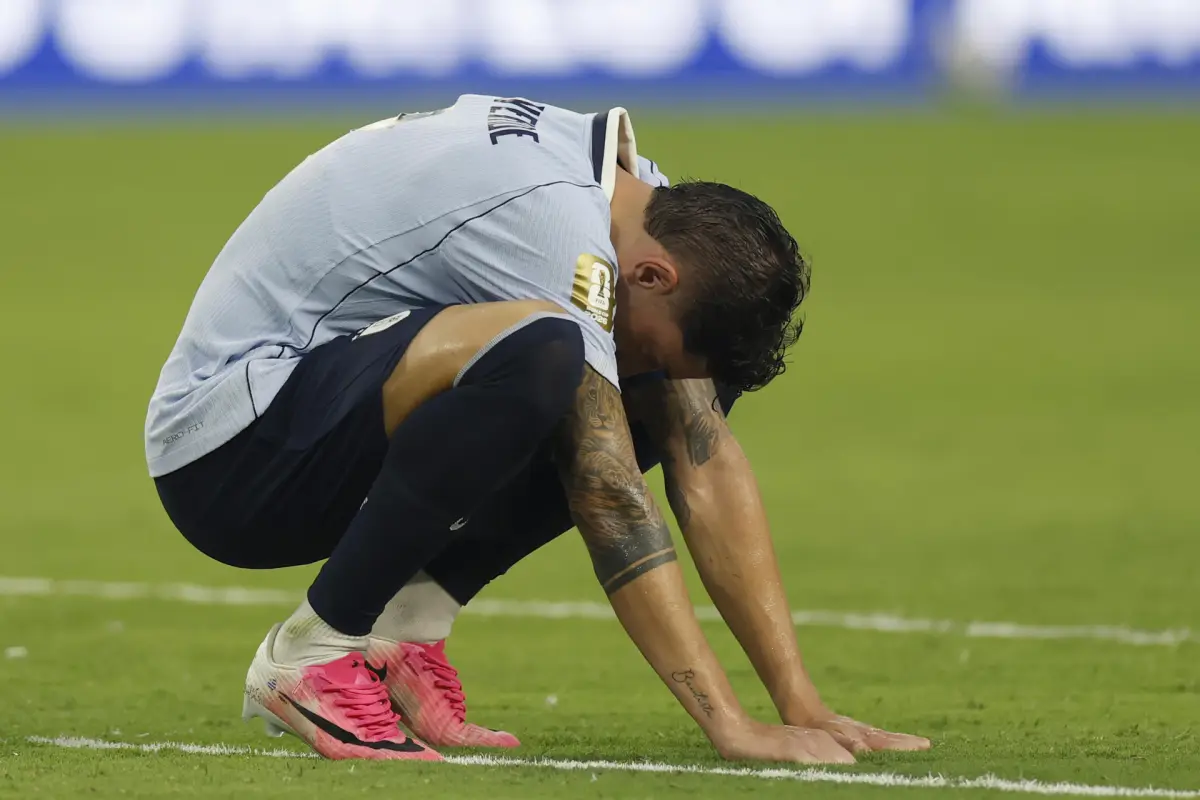 Federico Valverde no pudo liderar a Uruguay, que quedó eliminada de la fase de grupos, EFE