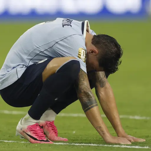 Federico Valverde no pudo liderar a Uruguay, que quedó eliminada de la fase de grupos ,EFE