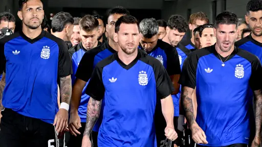 Como en 2022, Argentina sigue brillando bajo batuta de Messi