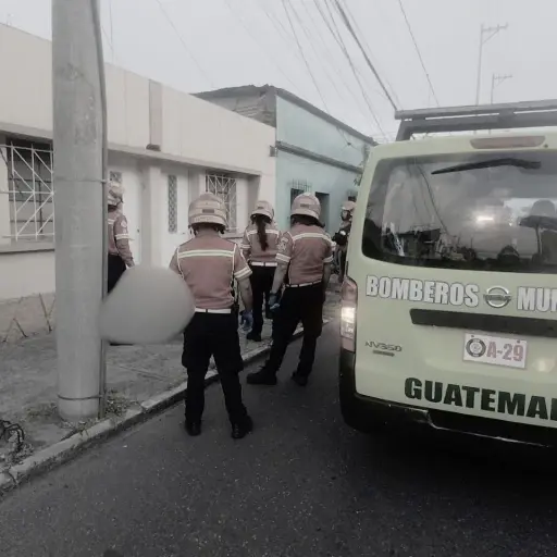 El ataque armado ocurrió frente a una vivienda del sector.  ,Bomberos Municipales. 