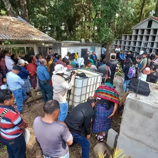 Cuerpos de 68 indígenas masacrados durante el conflicto armado interno son inhumados. ,Asociación para la Justicia y la Reconciliación