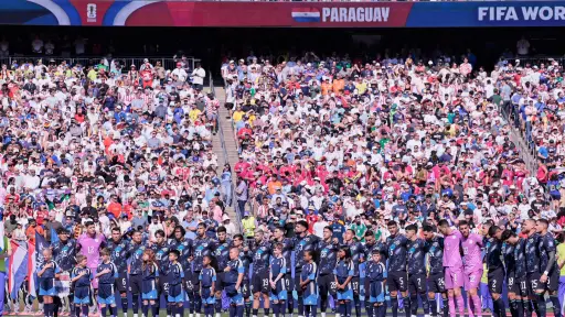 Las calles de Paraguay se tiñeron de rojo y blanco tras eliminar a Alemania