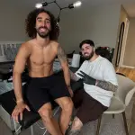 Cucurella cumple su promesa y se tatúa el rostro de Luis de la Fuentet
