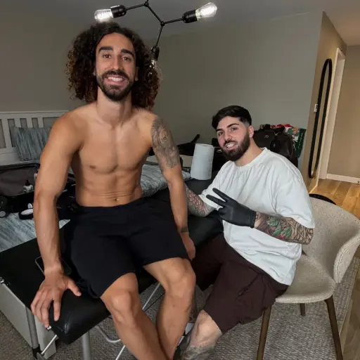 Cucurella cumple su promesa y se tatúa el rostro de Luis de la Fuente - instagram @cucurella3
