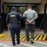 Dos capturados en operativos en Mixco por vínculos con crímenest