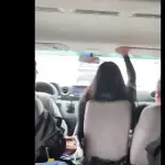 VIDEO. Pánico entre pasajeros porque conductor huyó a toda velocidad de puesto de registrot
