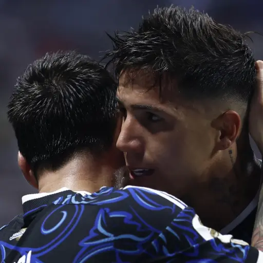 Enzo Martínez y Lionel Messi ,Foto EFE
